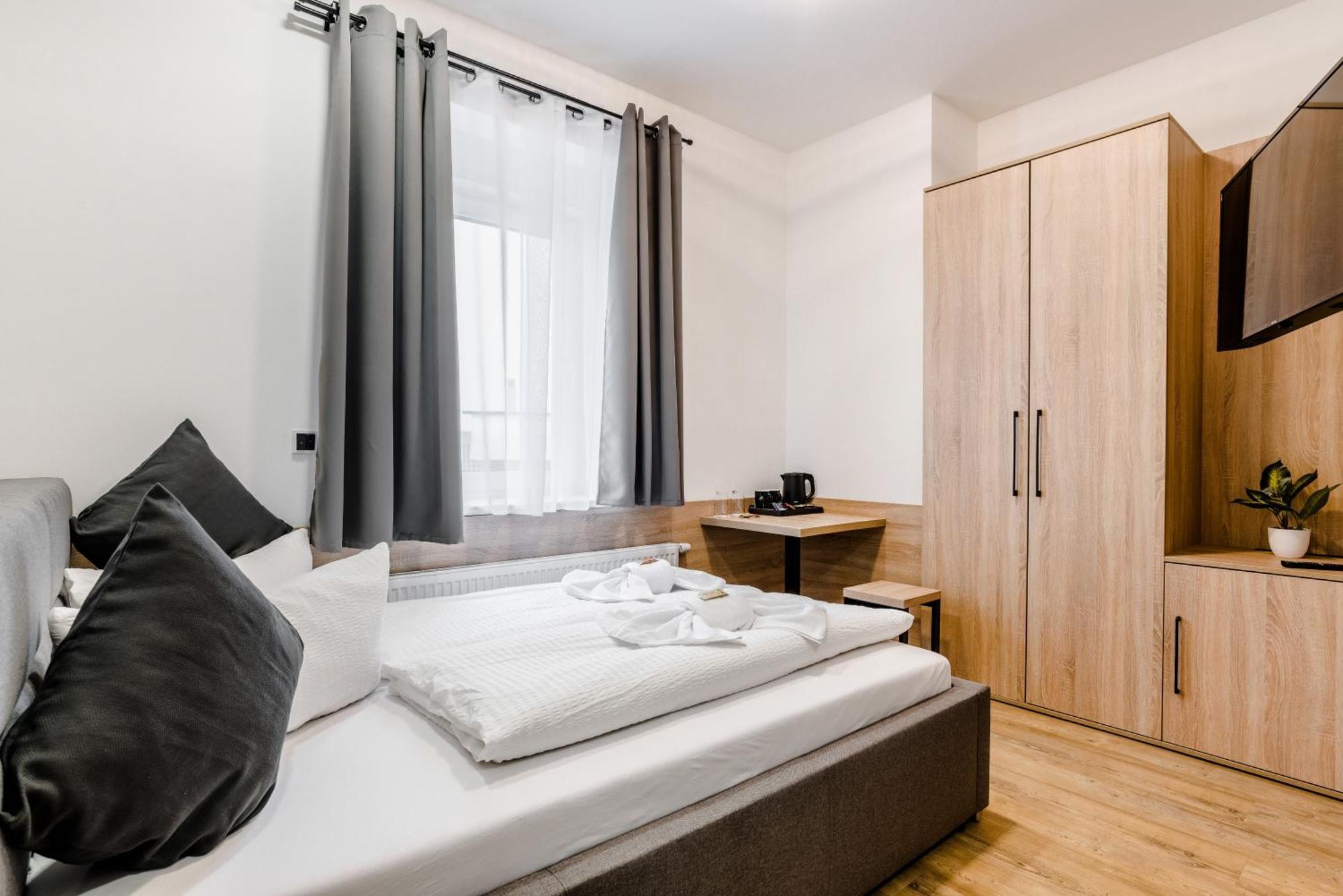 Hotel Montenegro Вормс Екстериор снимка