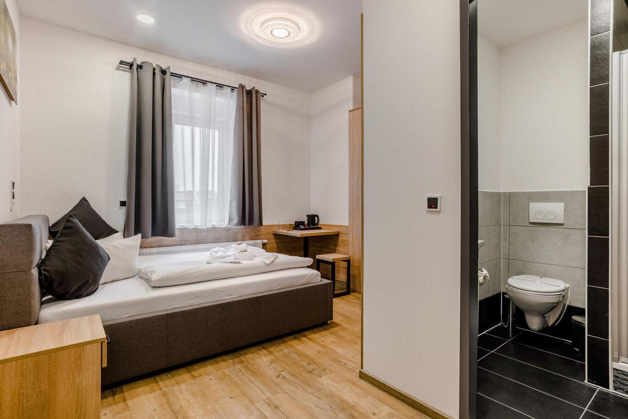 Hotel Montenegro Вормс Екстериор снимка