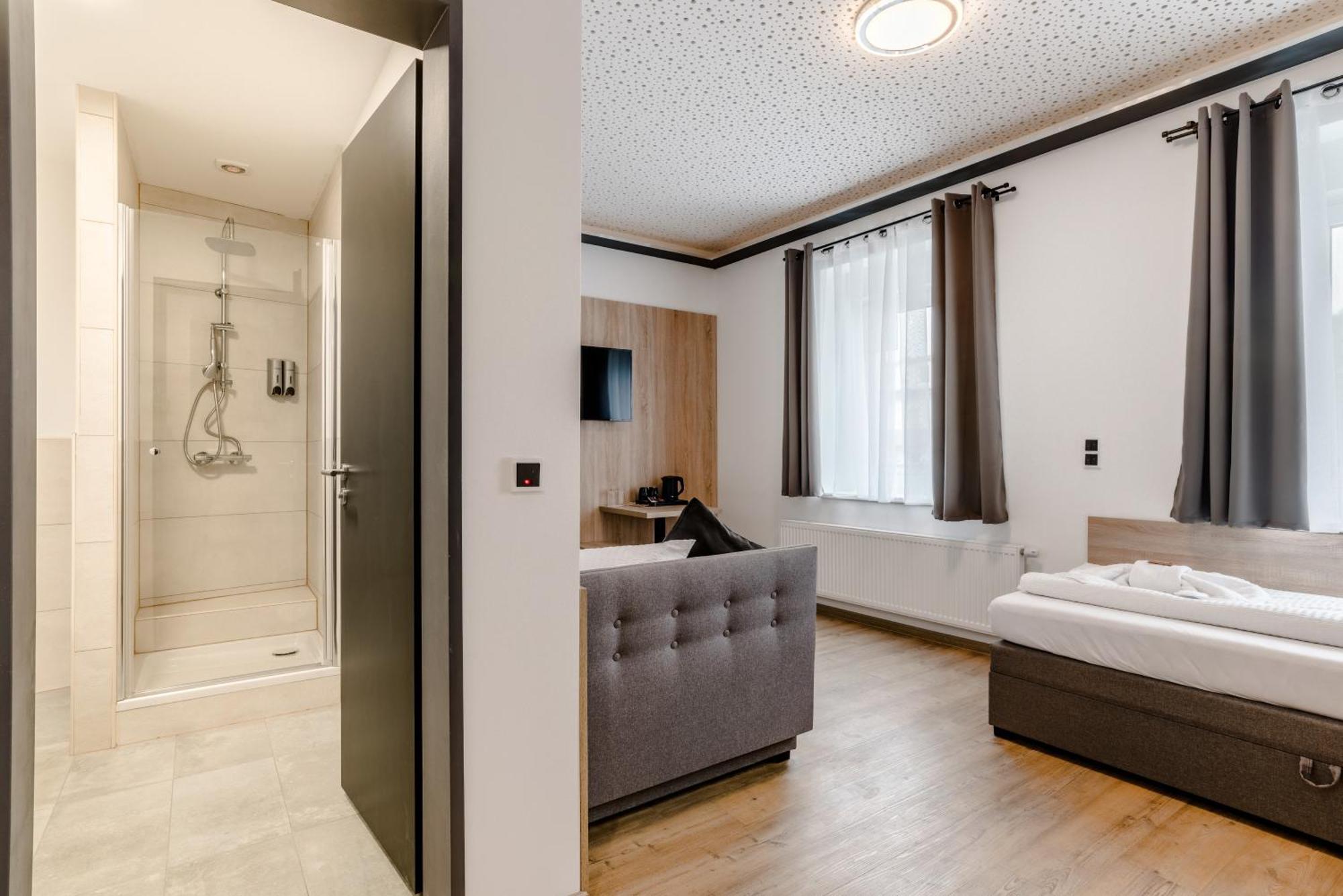 Hotel Montenegro Вормс Екстериор снимка